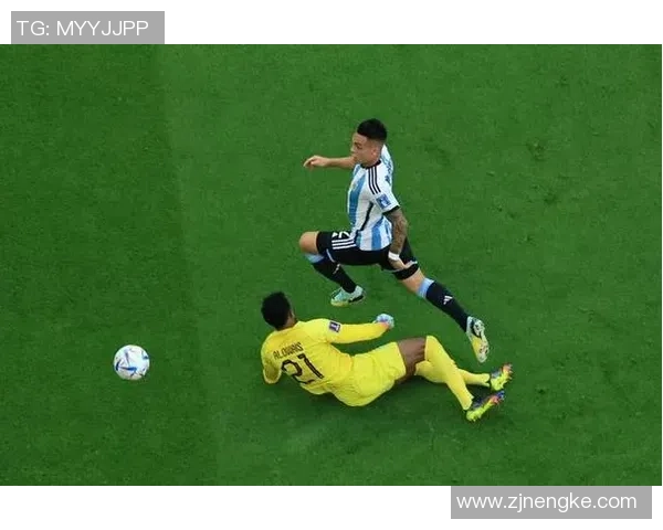 赫拉克莱斯与阿贾克斯对决分析及战术解析探讨 赫拉克莱斯与阿贾克斯对决分析及战术解析探讨