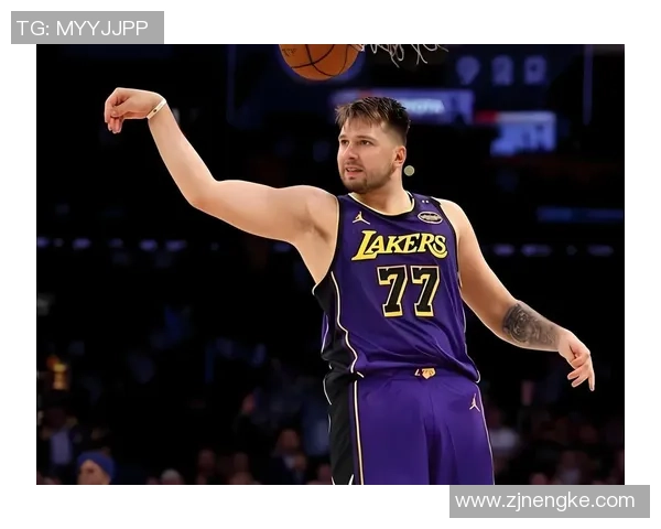 东契奇方针清晰，小里说要点！雷迪克做决议，老詹表态证明2现实